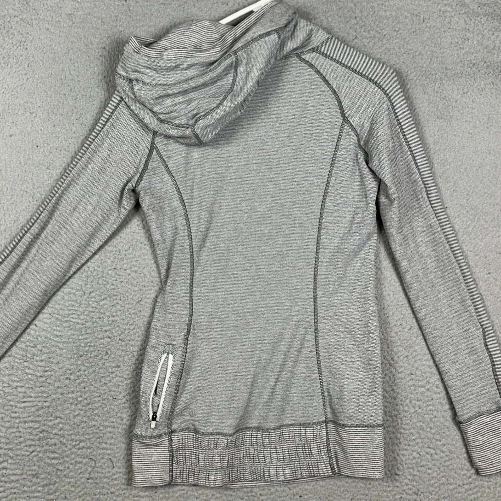 Lululemon Sweatshirt Womens 4 Grey White Stripes Pullover Sweatshirt Long Sleeve